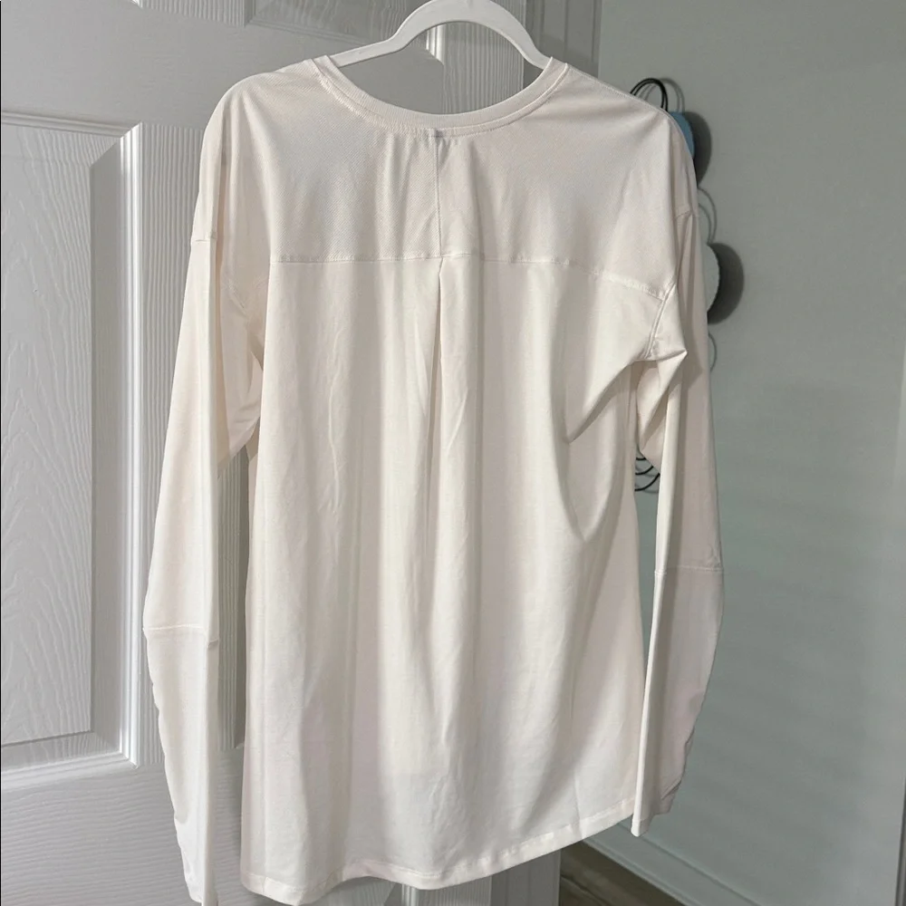The North Face Women’s Off-White Long Sleeve Tee - Picture 5 of 5